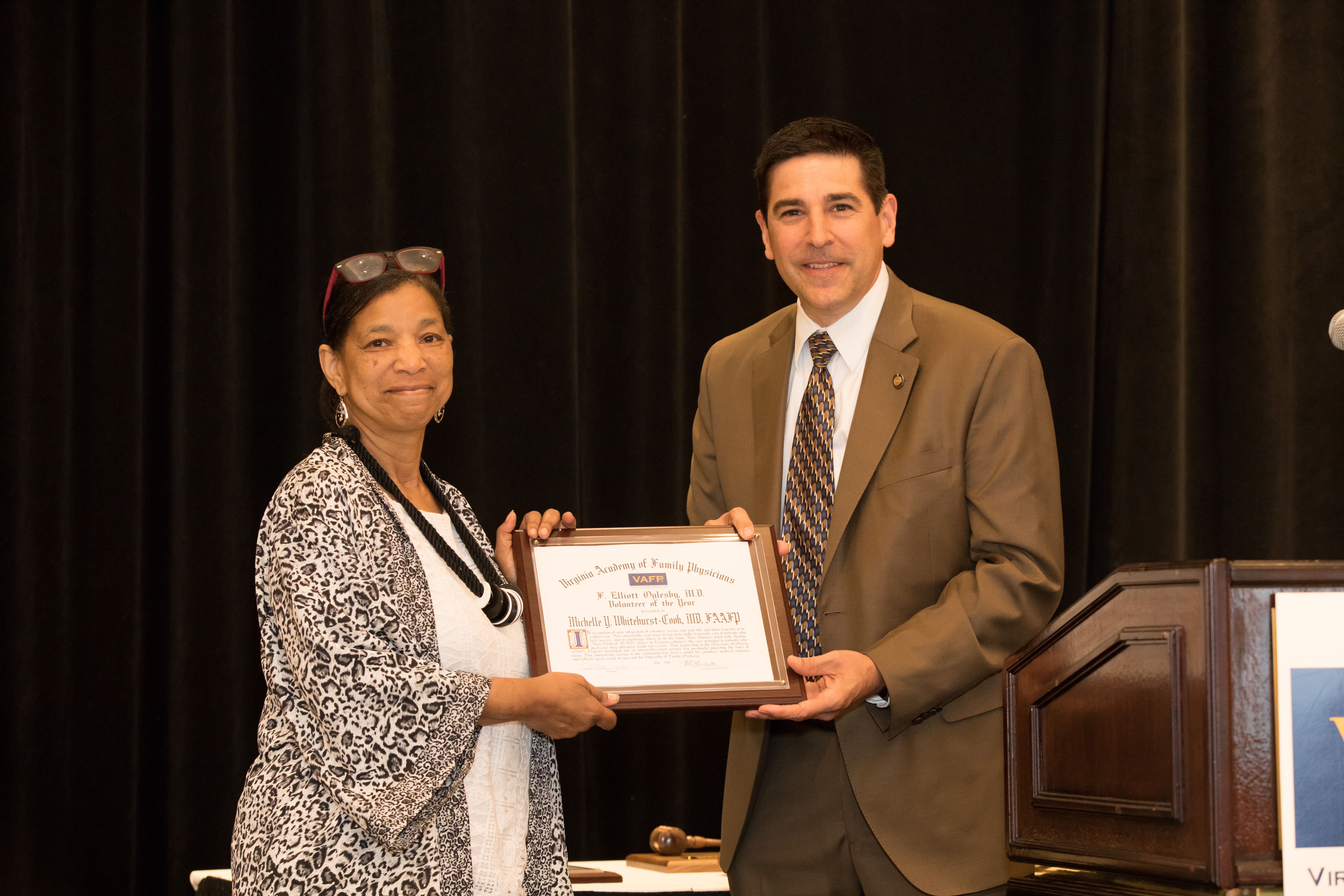 Dr. Michelle Whitehurst-Cook accepting the F. Elliott Oglesby, MD Volunteer of the Year Award for 2019